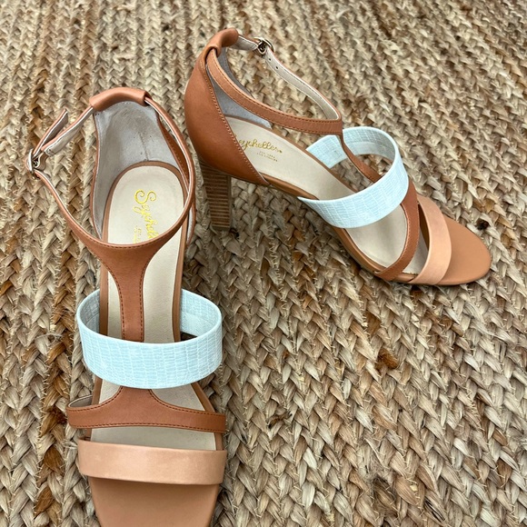 NWT Seychelles Dress Code Luggage Multi T Strap Heels, size 10 - Picture 5 of 5